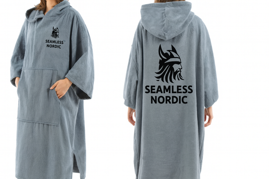“Seamless Nordic hooded recovery poncho forest green front”